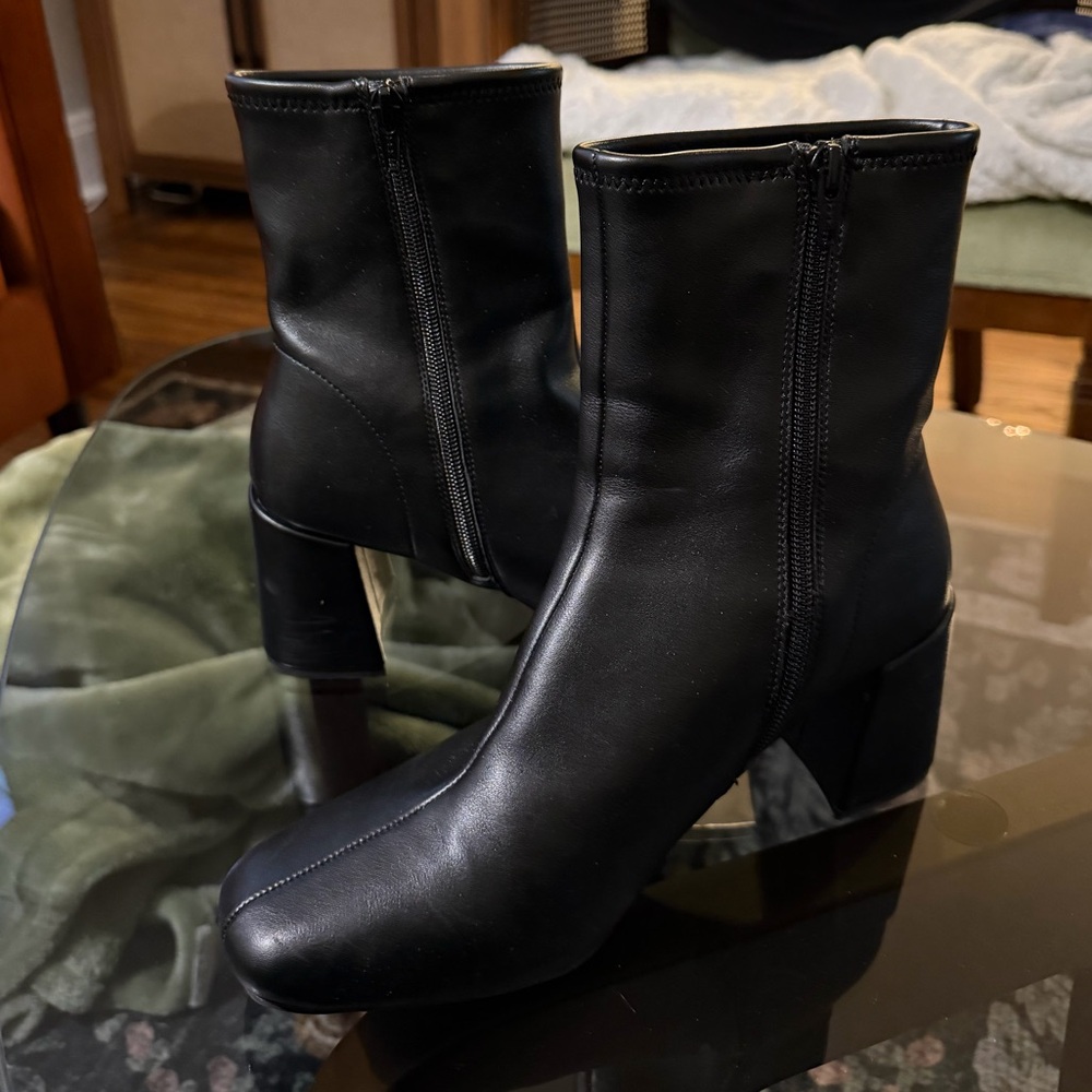 Black Ankle Boots small heel and zipper in the middle